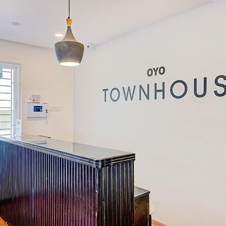 Oyo Townhouse 74871 Thoraipakkam Hotel Madras Buitenkant foto