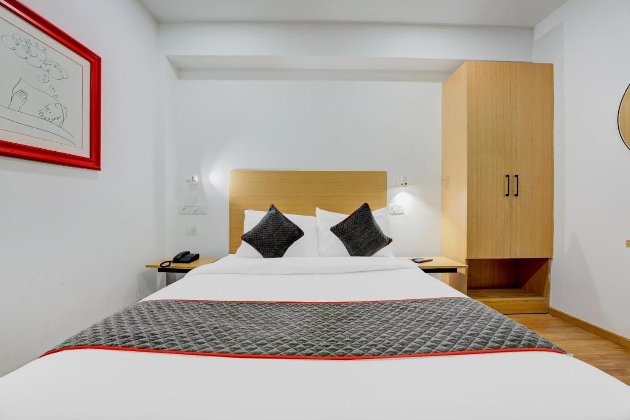 Oyo Townhouse 74871 Thoraipakkam Hotel Madras Buitenkant foto