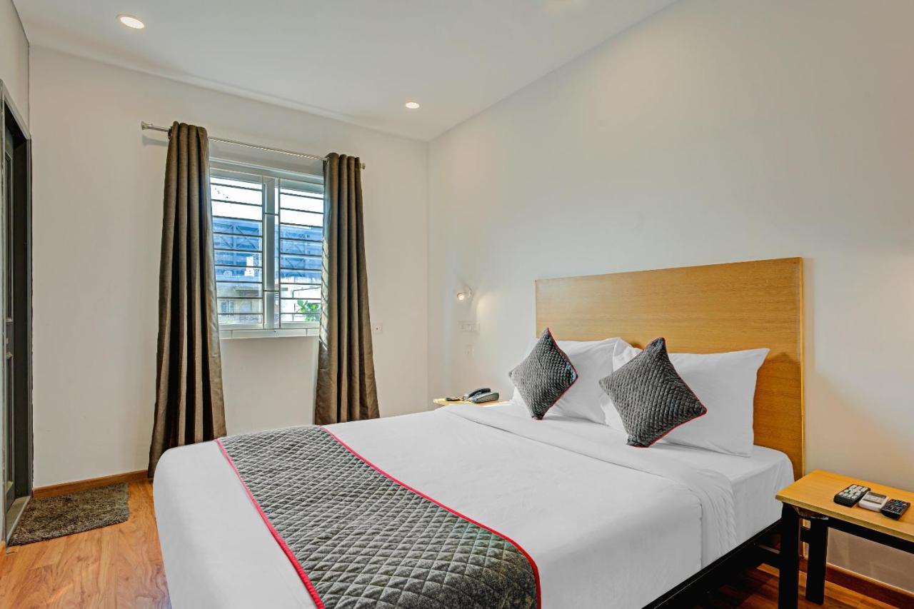 Oyo Townhouse 74871 Thoraipakkam Hotel Madras Buitenkant foto