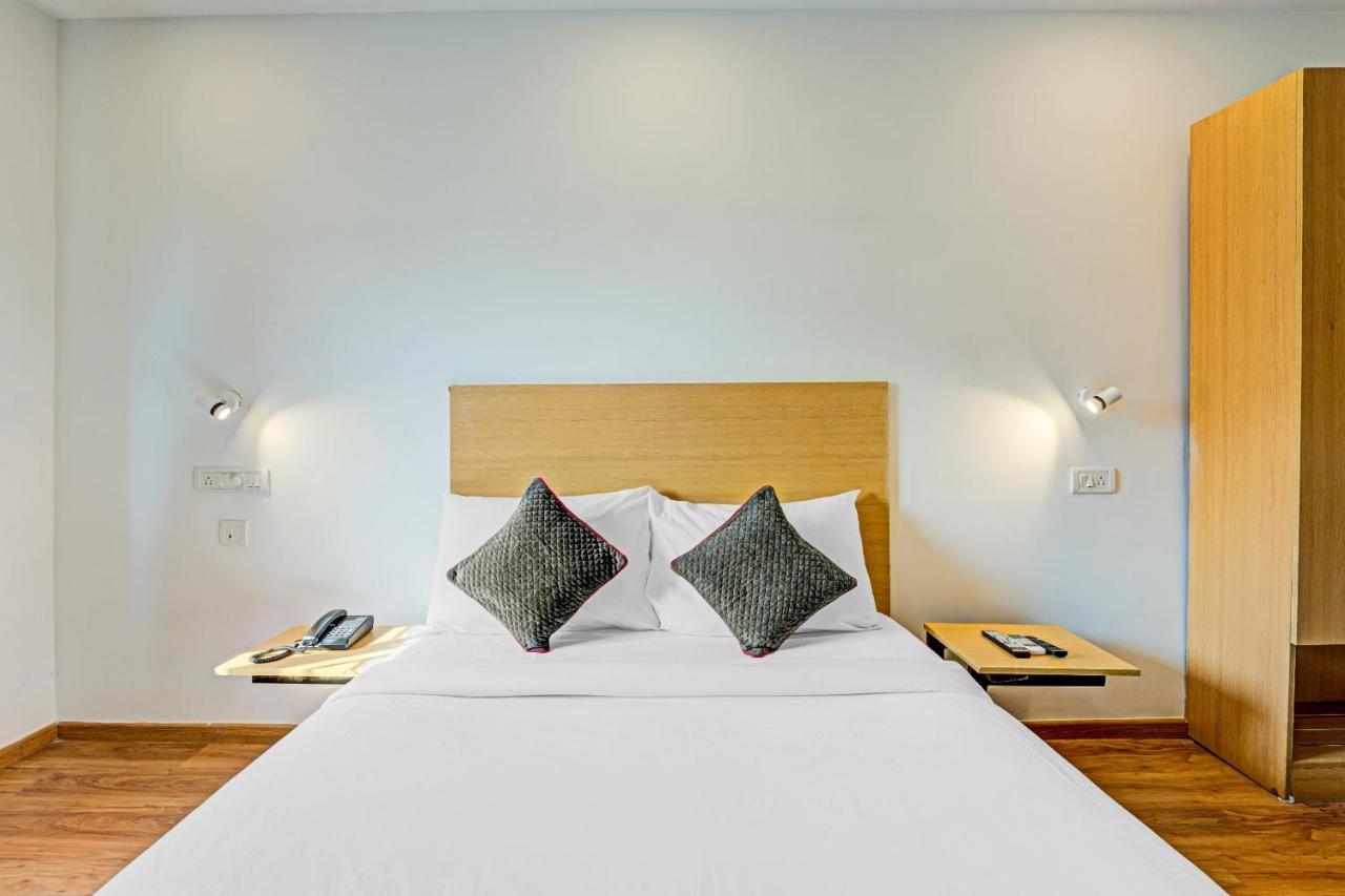 Oyo Townhouse 74871 Thoraipakkam Hotel Madras Buitenkant foto