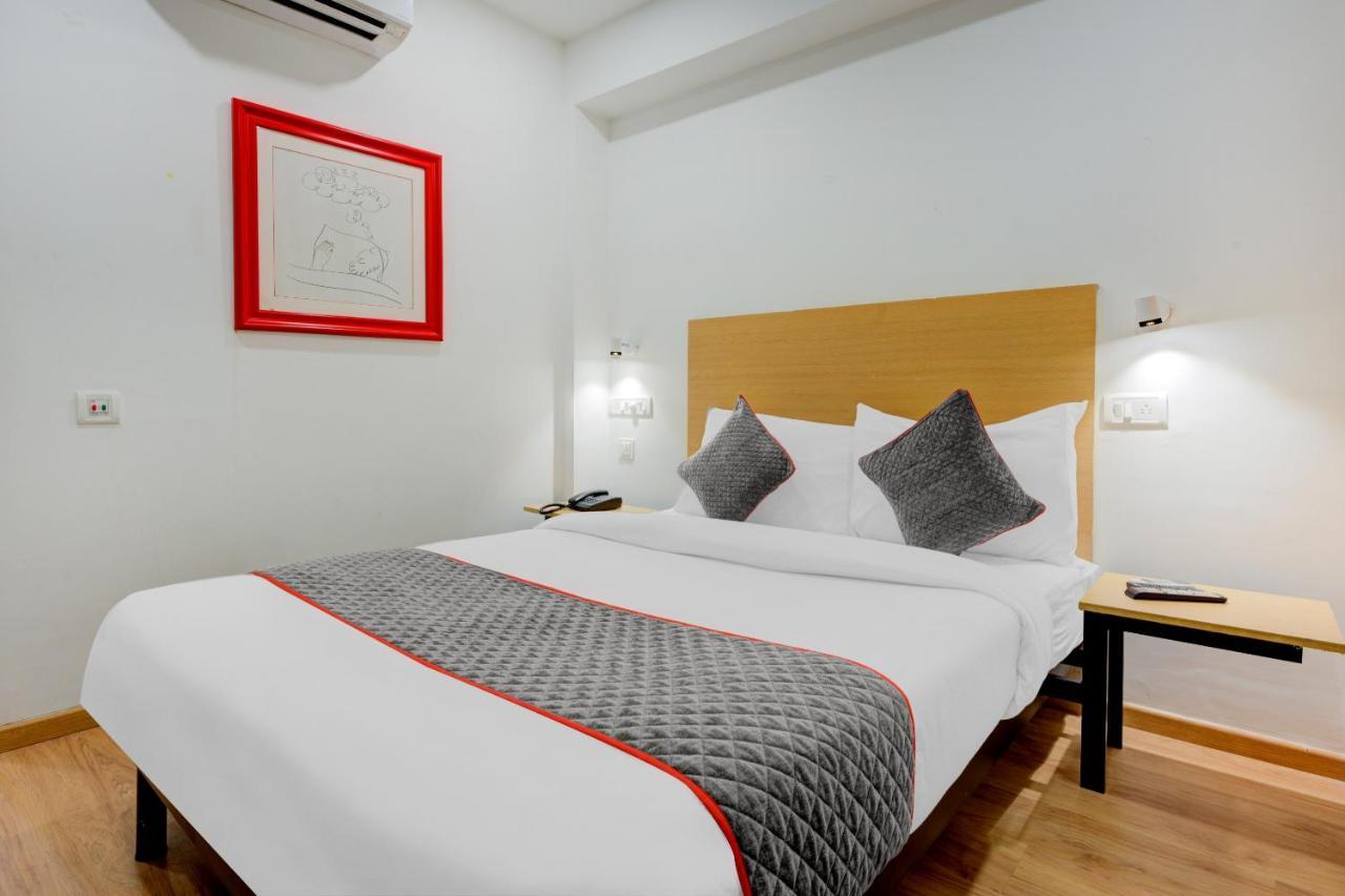 Oyo Townhouse 74871 Thoraipakkam Hotel Madras Buitenkant foto