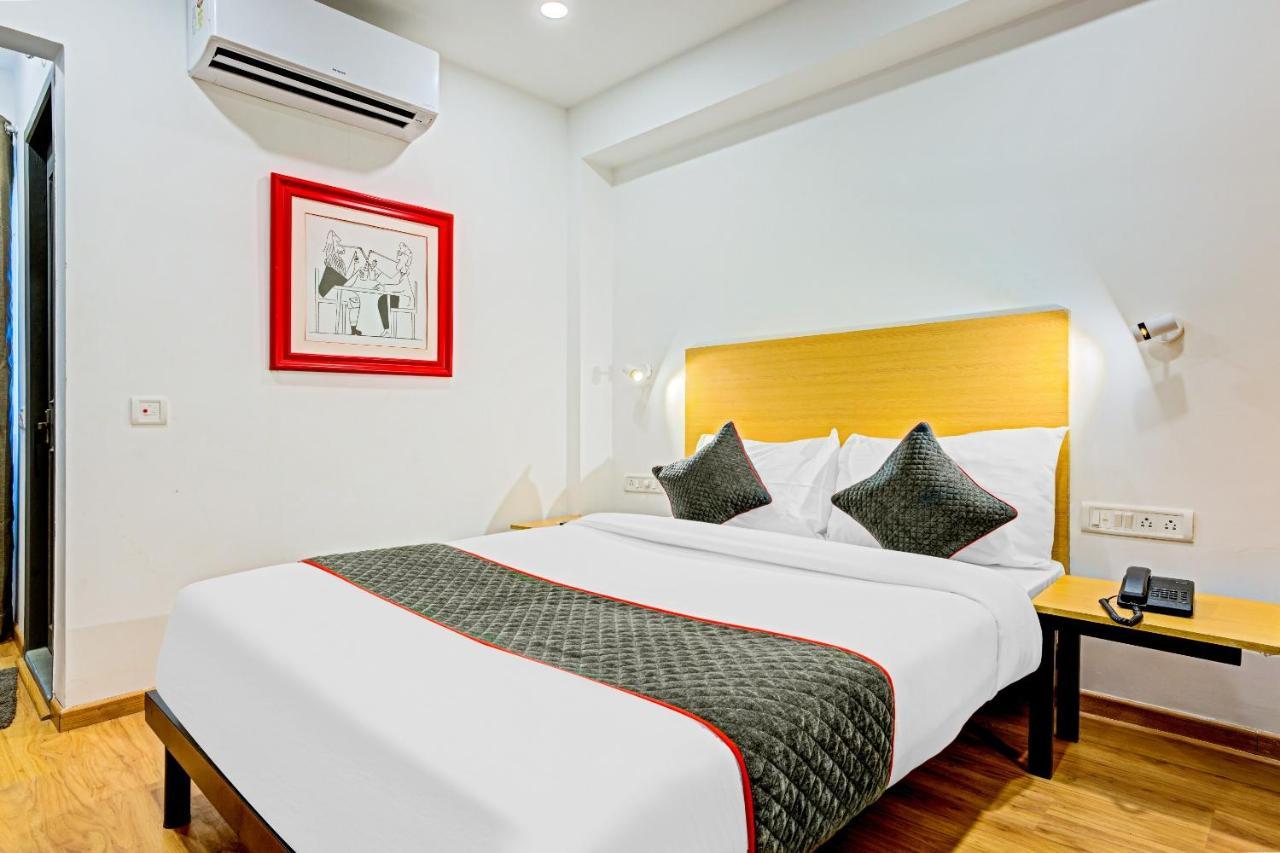 Oyo Townhouse 74871 Thoraipakkam Hotel Madras Buitenkant foto