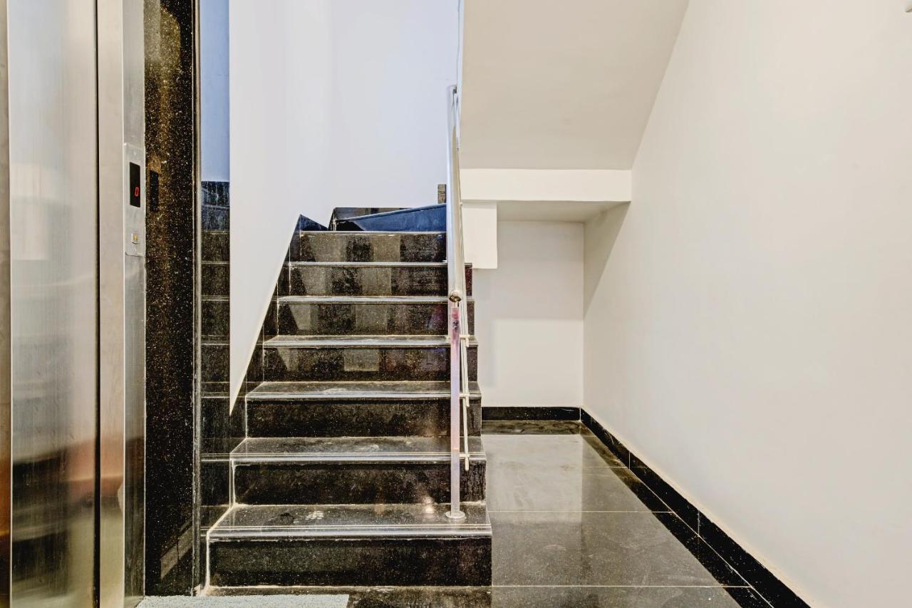 Oyo Townhouse 74871 Thoraipakkam Hotel Madras Buitenkant foto